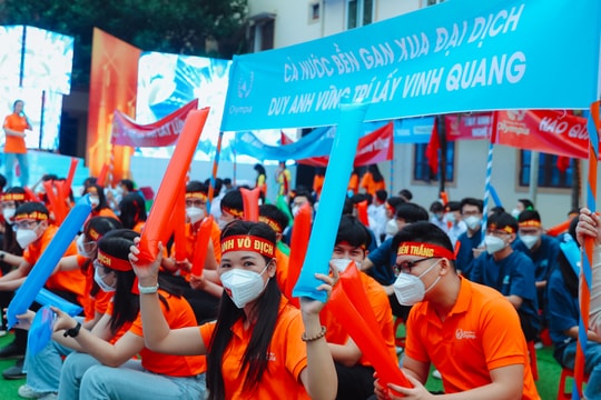 Không khí náo nhiệt ở điểm cầu Nghệ An chúc Duy Anh chiến thắng