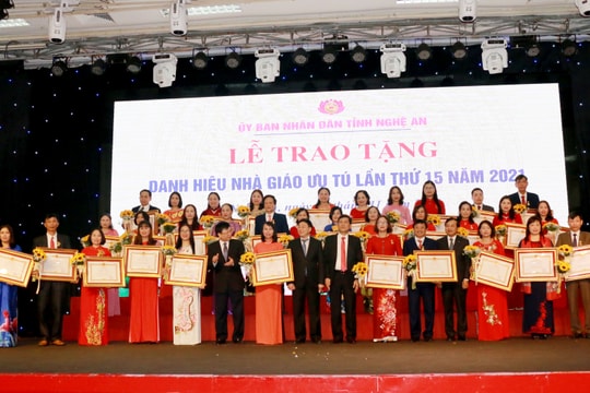 Nghệ An: Trao tặng danh hiệu Nhà giáo ưu tú cho 34 nhà giáo tiêu biểu