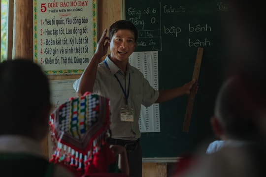 Người thầy giáo lặng thầm gieo chữ nơi 'trời cao đất thấp'