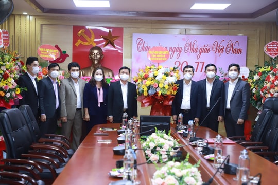 Bí thư Tỉnh ủy chúc mừng Sở Giáo dục và Đào tạo, Hội Cựu giáo chức tỉnh nhân ngày Nhà giáo Việt Nam
