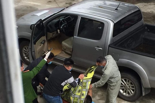 Phát hiện người đàn ông bất động trong ghế lái xe ôtô