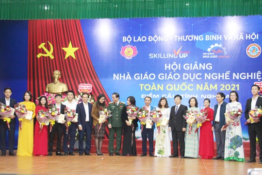 Hai giáo viên dạy nghề Nghệ An đạt giải Nhất Hội giảng giáo dục nghề nghiệp toàn quốc