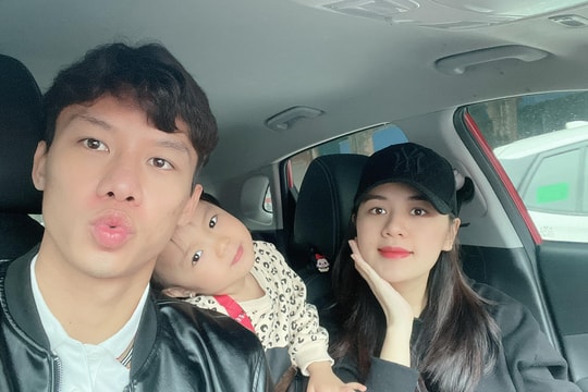 Tuyển thủ Việt vui chơi bên vợ con, bạn gái