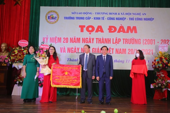 Trường Trung cấp Kinh tế - Công nghiệp - Thủ Công nghiệp Nghệ An kỷ niệm 20 năm thành lập 