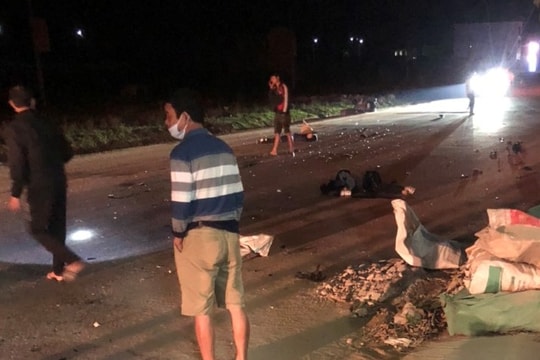 Xe máy đâm nhau, 2 thanh niên tử nạn trong đêm