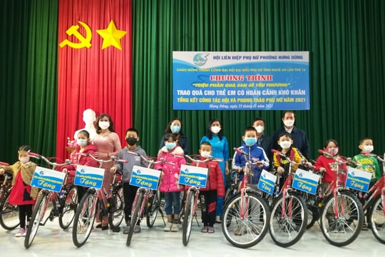 Trao tặng 19 xe đạp cho học sinh nghèo phường Hưng Dũng (TP. Vinh)