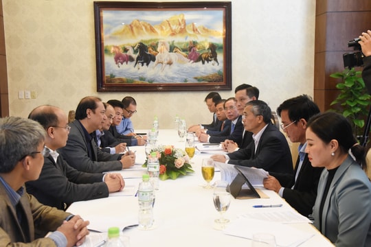 Thứ trưởng Bộ Ngoại giao và đoàn công tác thăm, làm việc tại Nghệ An