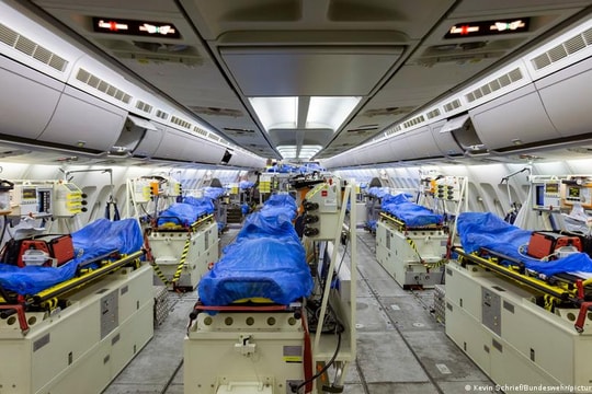 Lây nhiễm Covid-19 kỷ lục, Đức điều không quân vận chuyển bệnh nhân nặng