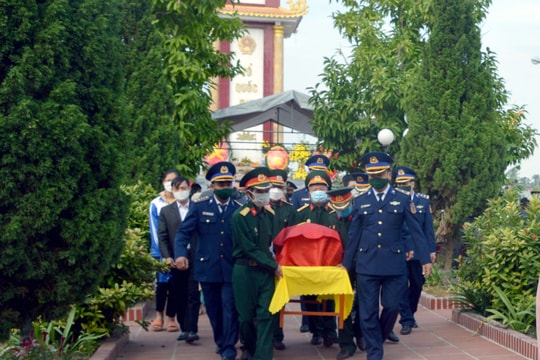 Lễ cải táng hài cốt liệt sĩ Phạm Văn Huy