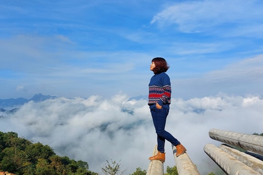 Săn mây trên bản Mông nơi vùng biên xứ Nghệ