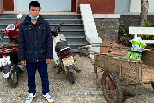 Thanh niên dàn cảnh chiếm đoạt mô tô của một ông cụ