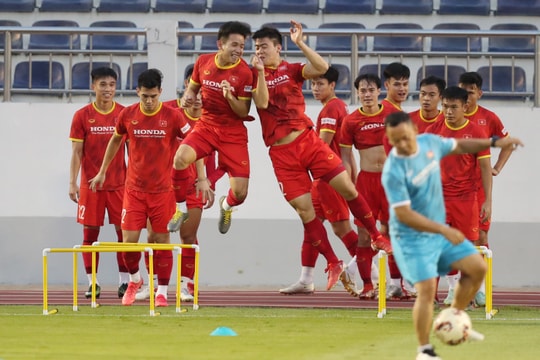 Những khó khăn trên hành trình bảo vệ chức vô địch AFF Cup của tuyển Việt Nam