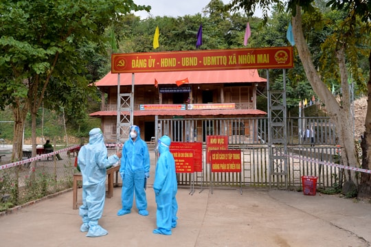 Ghi ở tâm dịch xã biên giới Nhôn Mai