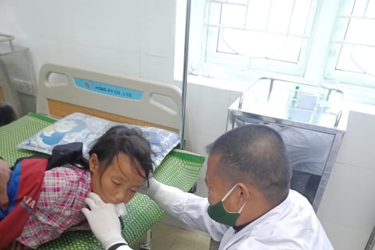 Kịp thời cứu sống bé gái 8 tuổi ngộ độc lá ngón