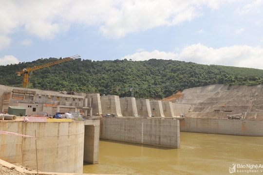 Thứ trưởng Bộ Nông nghiệp và PTNT kiểm tra dự án Hồ chứa nước Bản Mồng