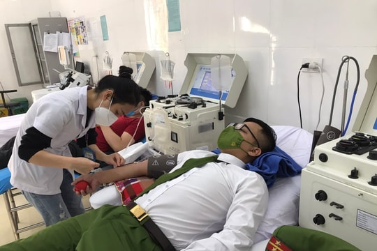 Trung úy công an hiến máu cấp cứu bệnh nhân ung thư