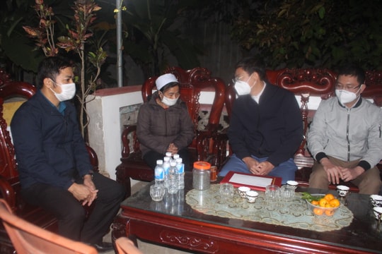 Thăm hỏi, động viên gia đình các thuyền viên Nghệ An mất tích trên biển