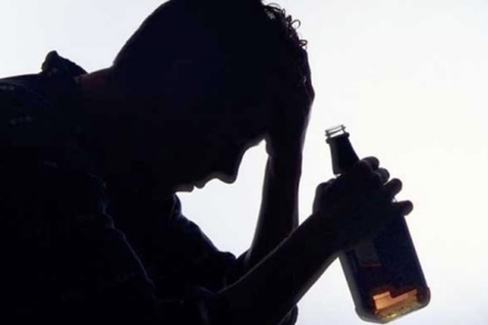 Cứu sống người đàn ông bị ngộ độc rượu nặng sau khi đi ăn vía