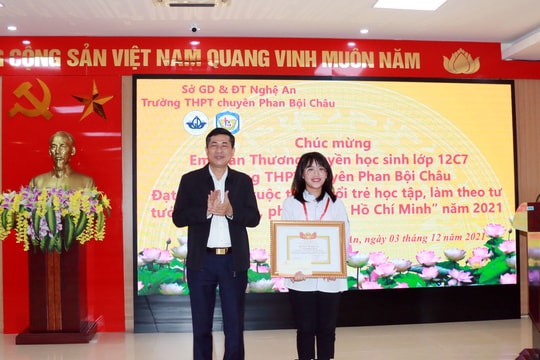 Sở GD&ĐT khen thưởng học sinh đạt giải Nhất cuộc thi 'Tuổi trẻ học tập, làm theo Bác'