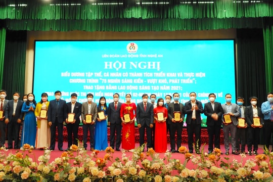LĐLĐ tỉnh khen thưởng các tập thể, cá nhân xuất sắc trong các phong trào thi đua năm 2021
