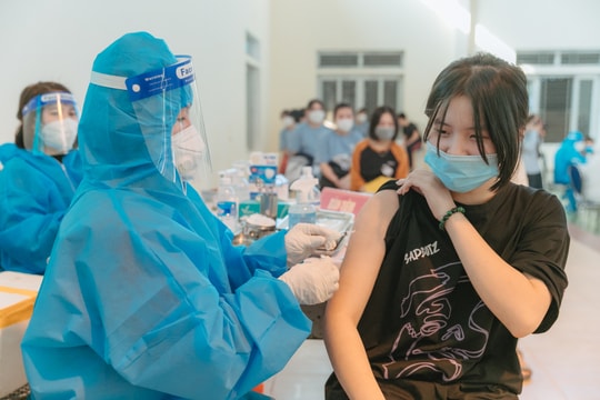 Địa phương đầu tiên của Nghệ An tổ chức tiêm vaccine cho học sinh THCS