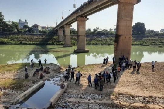 Phó Trưởng phòng Tài chính - Kế hoạch tử vong dưới chân cầu