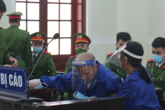 Trả công bằng ma túy, cặp vợ chồng già chôn chặt phần đời còn lại sau song sắt