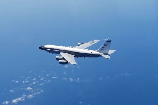 Máy bay Nga phải hạ độ cao để tránh máy bay do thám Mỹ