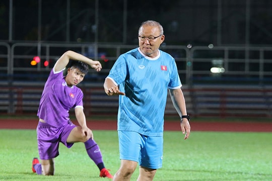 HLV Park Hang-seo cầu nguyện trước trận Việt Nam vs Lào; ‘Việt Nam và Thái Lan ở đẳng cấp khác’