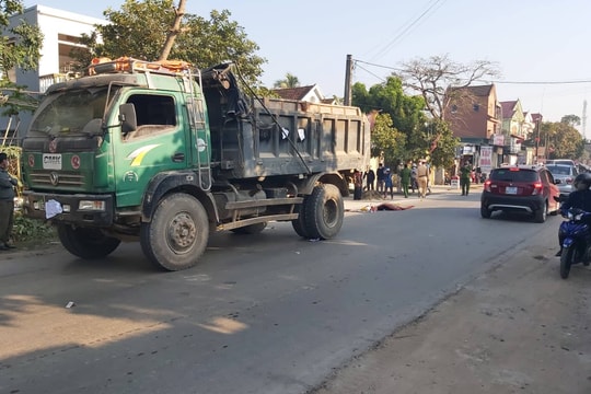 Va chạm với xe tải, người phụ nữ tử vong tại chỗ