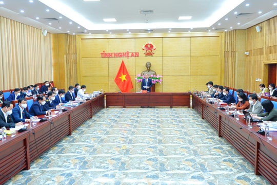 Cần có chính sách đồng bộ hỗ trợ người lao động bị ảnh hưởng bởi dịch Covid-19