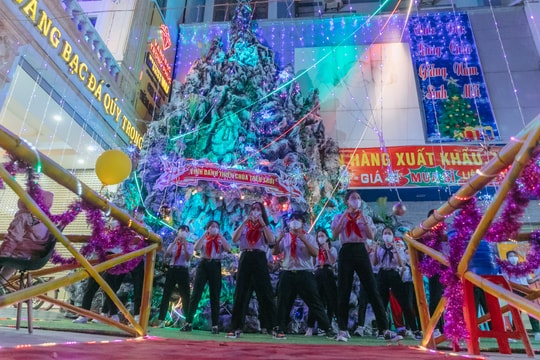 Hang đá khổng lồ - điểm 'check-in' mới của giới trẻ Diễn Châu trong mùa Giáng sinh