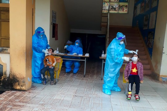 Quế Phong phong tỏa 45 hộ dân, lấy mẫu 380 người liên quan ca nhiễm Covid-19 mới