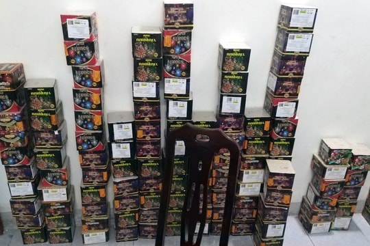 Bắt giữ 'nữ quái’ ngụy trang gần 2,3 tạ pháo nổ cất giấu ở nhà người quen  