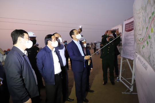 Phó Thủ tướng Lê Văn Thành kiểm tra tiến độ Dự án cao tốc Bắc - Nam đoạn qua Nghệ An