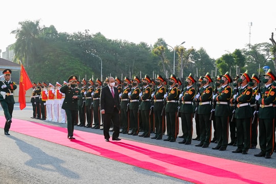 Chủ tịch nước Nguyễn Xuân Phúc thăm, làm việc tại Bộ Tư lệnh Quân khu 4