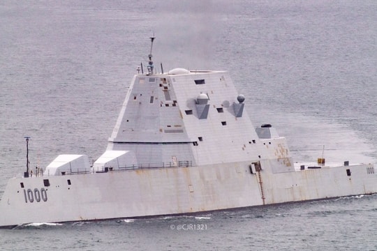 Lộ màu rỉ sét trên tàu khu trục tàng hình mới của Hải quân Mỹ