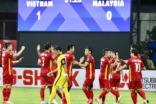 Sau trận thua Việt Nam, ĐT Malaysia được đón viện binh; Lỡ làng duyên phận thế kỷ Messi - Ronaldo