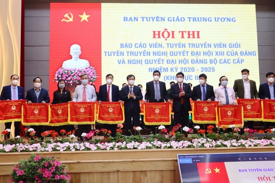 2 đại diện của Nghệ An tham gia Hội thi Báo cáo viên, tuyên truyền viên giỏi khu vực II năm 2021