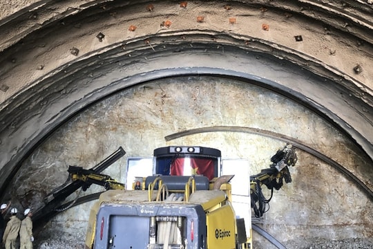Cận cảnh thi công hầm Trường Vinh trên cao tốc Bắc Nam qua Nghệ An 