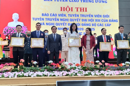 2 thí sinh Nghệ An đạt giải tại Hội thi Báo cáo viên giỏi khu vực II năm 2021
