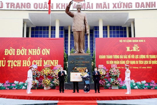 Khánh thành công trình văn hóa Tượng đài Bác Hồ với lực lượng vũ trang Quân khu 4 