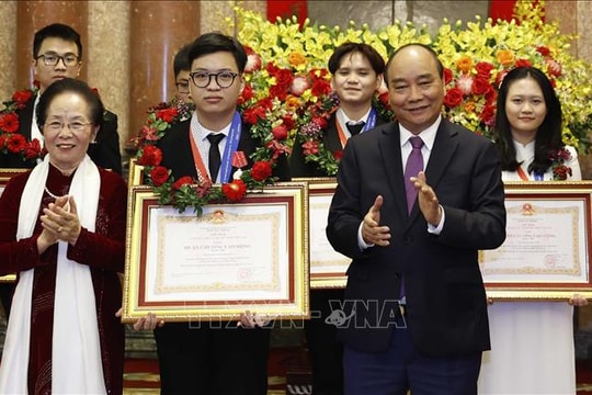 Chủ tịch nước trao tặng Huân chương Lao động cho các học sinh đoạt giải quốc tế