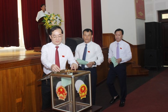 Chính phủ sửa đổi quy định về thẩm định, phê chuẩn kết quả bầu chủ tịch, phó chủ tịch UBND