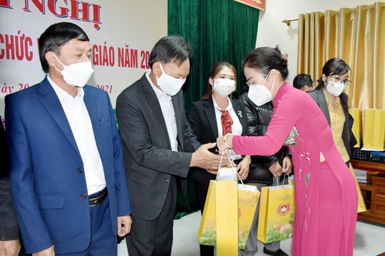 Nghệ An gặp mặt chức sắc, chức việc tôn giáo 