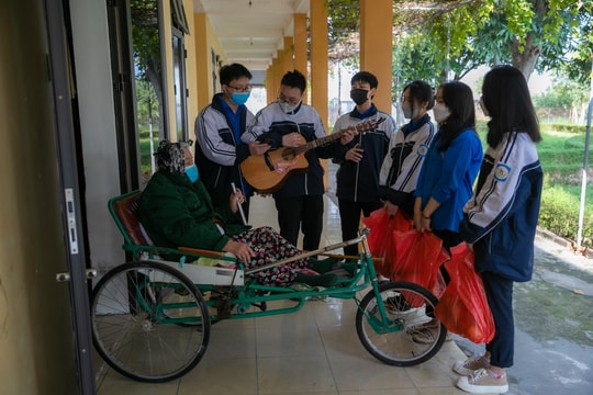 'Lời cảm ơn' ý nghĩa của tuổi trẻ Trường THPT Phan Bội Châu nhân ngày 22/12
