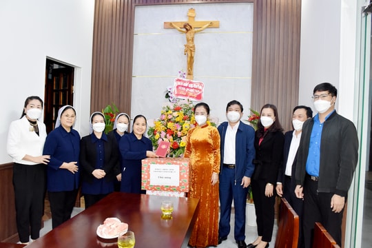 Chủ tịch Ủy ban MTTQ tỉnh chúc mừng các tổ chức Công giáo nhân dịp đón Giáng sinh 