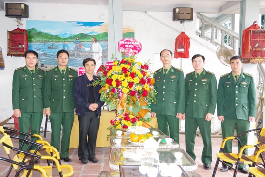 Bộ đội Biên phòng Nghệ An chúc mừng Giáng sinh các giáo xứ