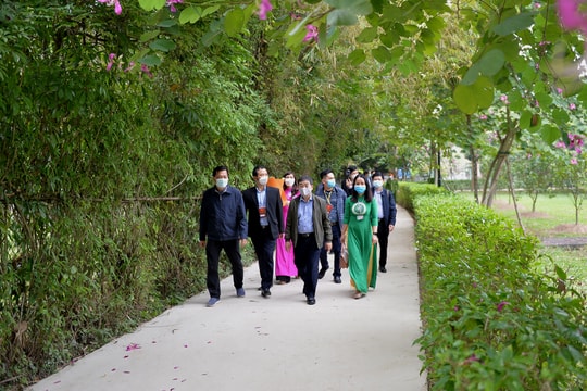 Đại biểu tham dự Hội thảo Du lịch Việt Nam tham quan các điểm đến ở Nghệ An