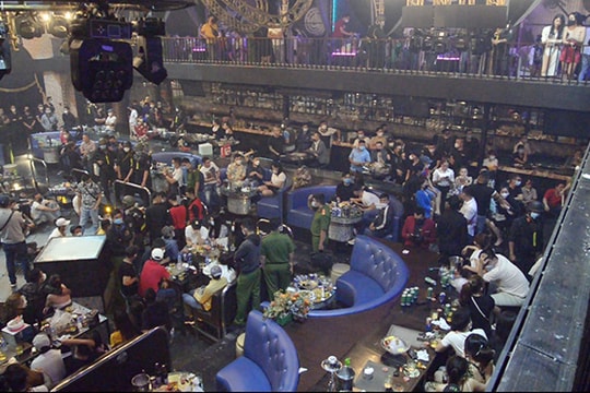 F0 cùng 125 người phê ma túy trong Beer Club